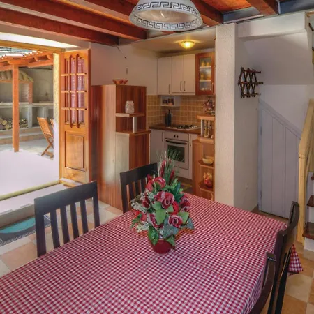 Two-bedroom Holiday In Trstenik Tatil Evi