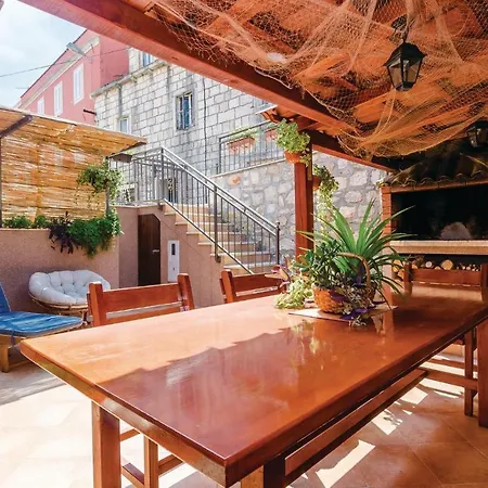 Two-bedroom Holiday In Trstenik *