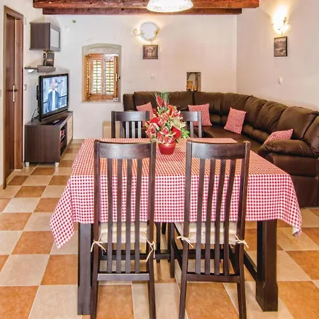 Two-bedroom Holiday In Trstenik Σπίτι διακοπών *