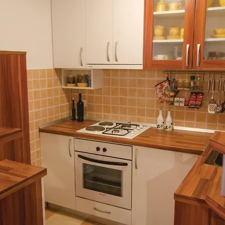 Σπίτι διακοπών Two-bedroom Holiday In Trstenik *