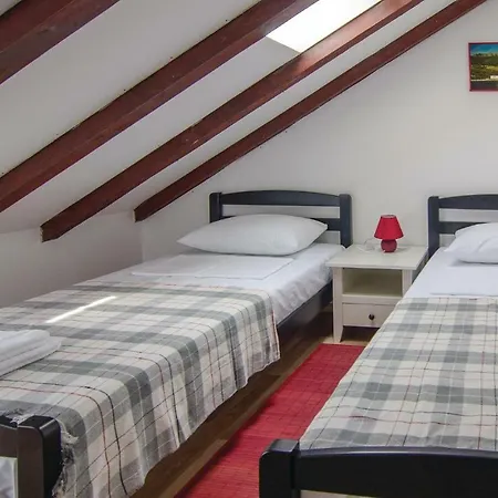 Σπίτι διακοπών Two-bedroom Holiday In Trstenik